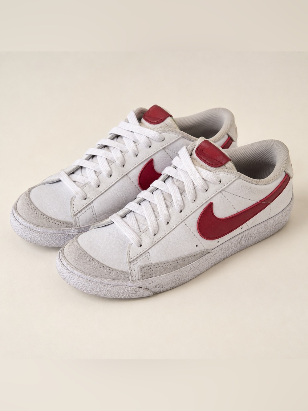 Nike Youth White & Red Low-Top Sneakers – Size 3.5Y